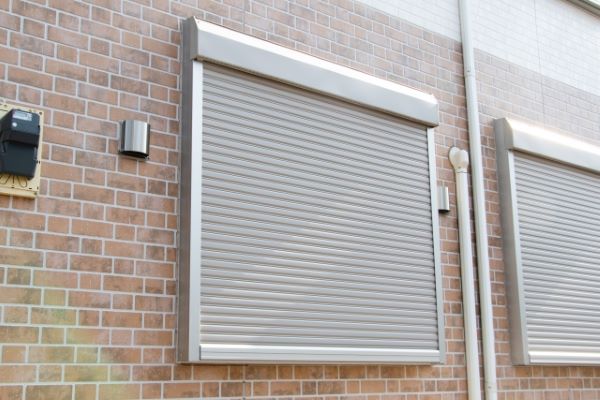 雨戸とシャッターはなにが違う？それぞれの特徴やメリットを解説
