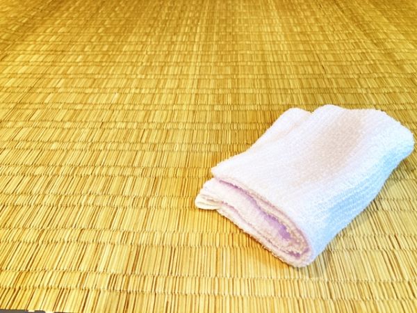 畳は水拭きできる？正しい掃除方法や長持ちさせるポイントを解説