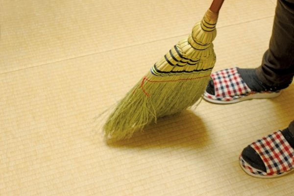 畳は水拭きできる？正しい掃除方法や長持ちさせるポイントを解説