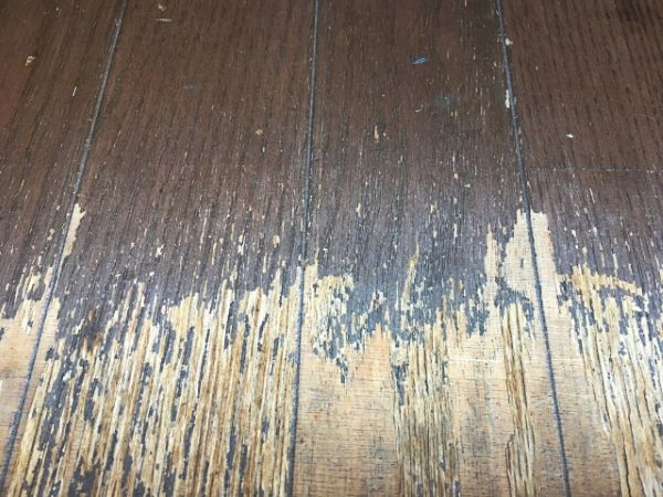 フローリングが劣化する原因とは？放置するとどうなる？