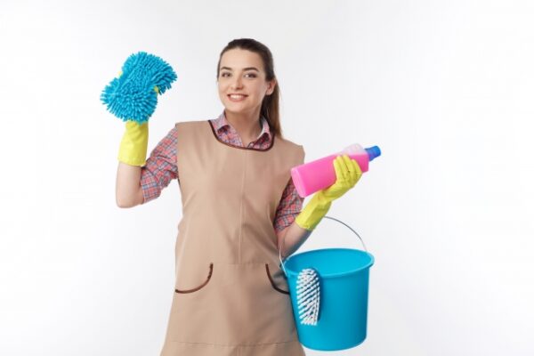 壁紙をきれいにする方法とは?汚れ別・素材別の掃除方法を解説