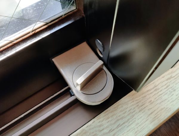 窓の防犯対策7選！空き巣に狙われないためには？