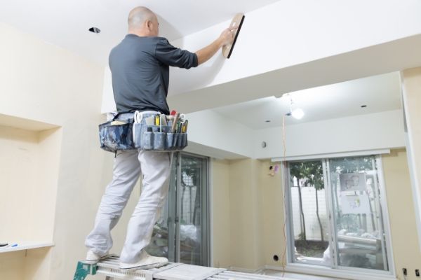 リフォームはプロに頼む？DIYでやる？それぞれのメリットやデメリットを解説